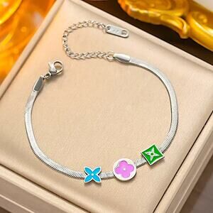 Silver Luxury Charm Bracelet Herringbone Pendant Four Leaf Clover